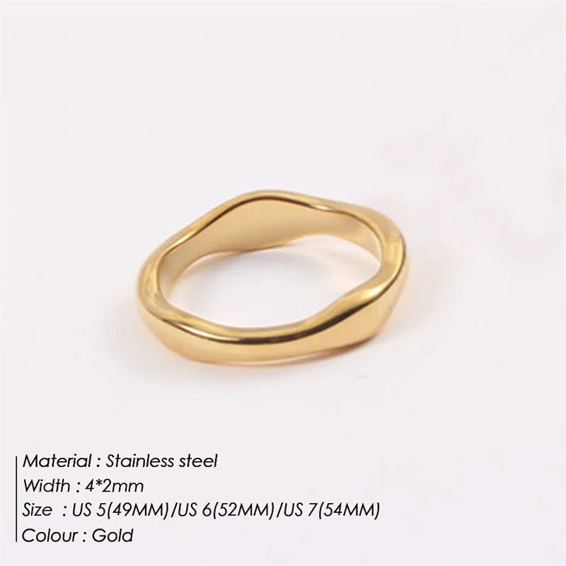 Women's stainless steel ring with wavy geometric design, 18K gold plated, in golden colour, on finger