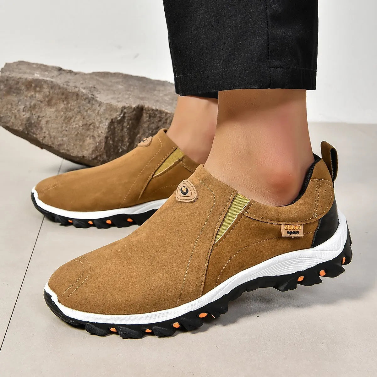 Men's round toe thin slip-on shoes in multiple colours with a rubber sole and shallow mouth opening.