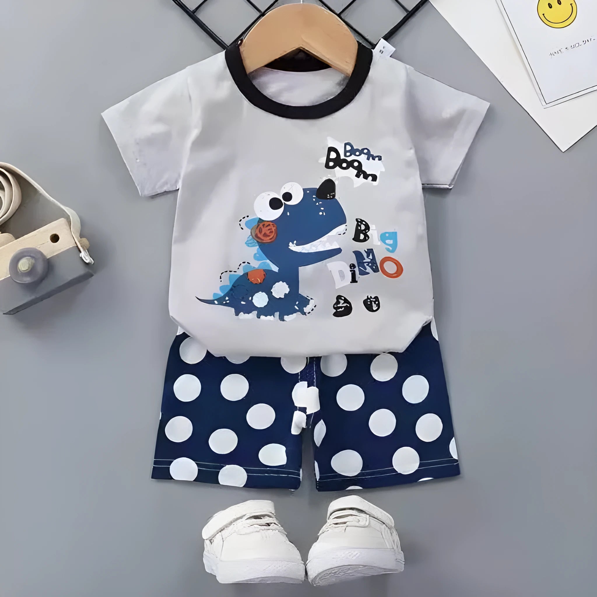 Baby cotton short-sleeved T-shirt and shorts set in TU036 with animal patterns on a white background