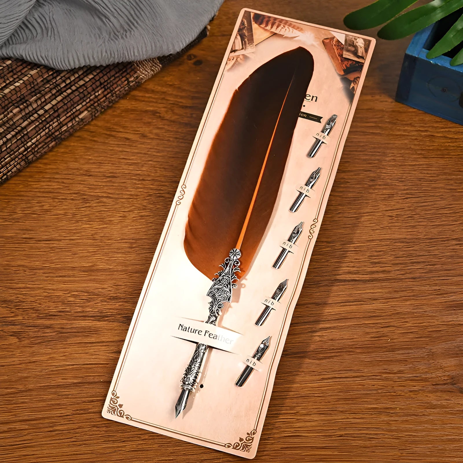 European retro vintage feather pen with zinc alloy shell in various colours measuring 30x13x4 cm