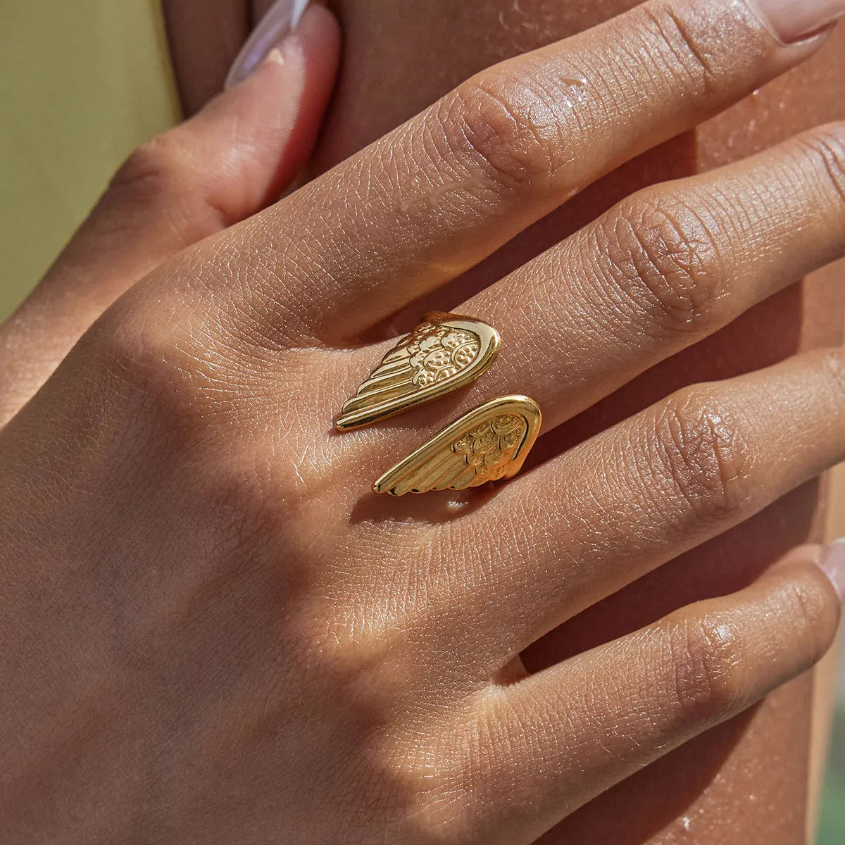 Stainless steel wings opening ring with electroplated finish in various colour options
