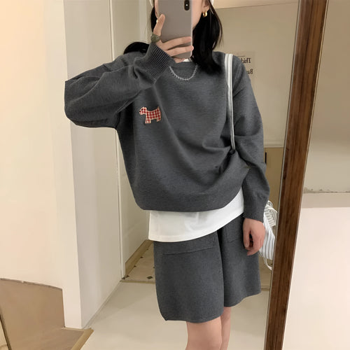 Casual sports knitted sweater shorts suit with animal embroidery in imitation cashmere fabric