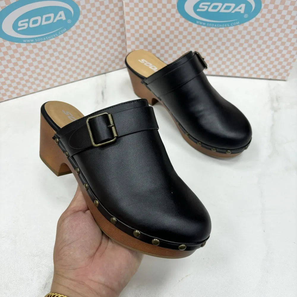 Retro chunky heel closed toe slippers with rivet details in black and dark brown.