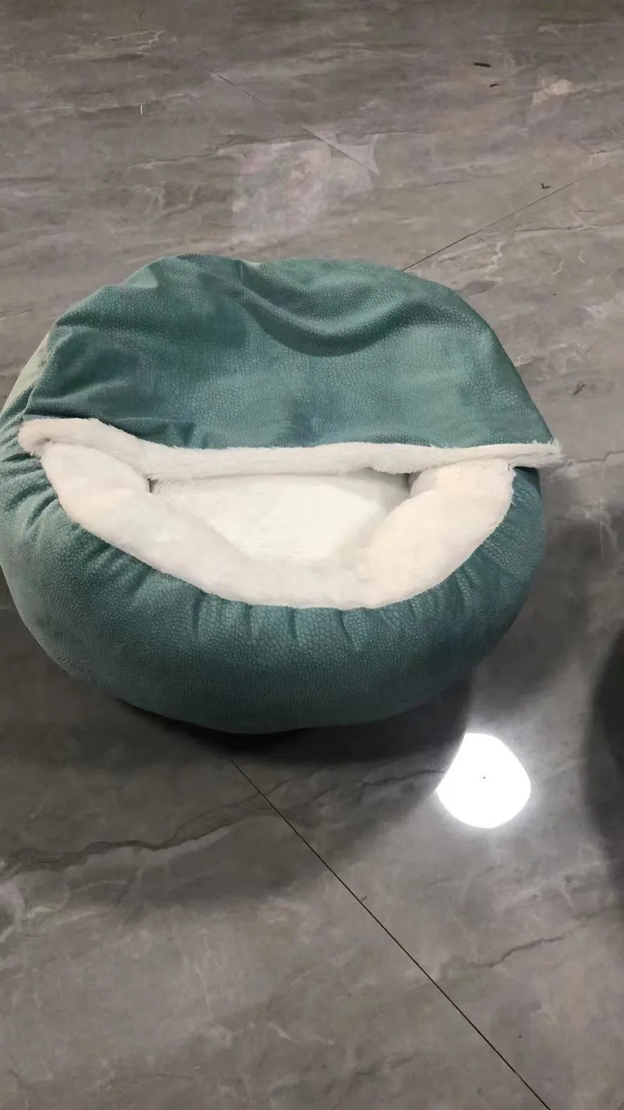 Classic quilt pet bed cover in suede and plush with 60x60x18cm size