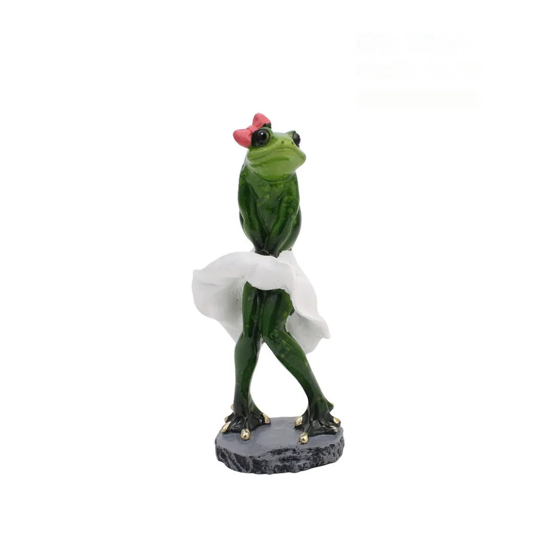 Pastoral style synthetic resin frog figurine for home shelf decoration