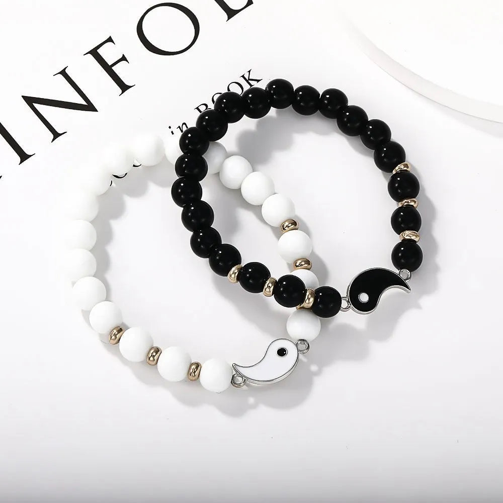 Geometric eight-diagram shaped alloy bracelet with electroplated finish in unisex design