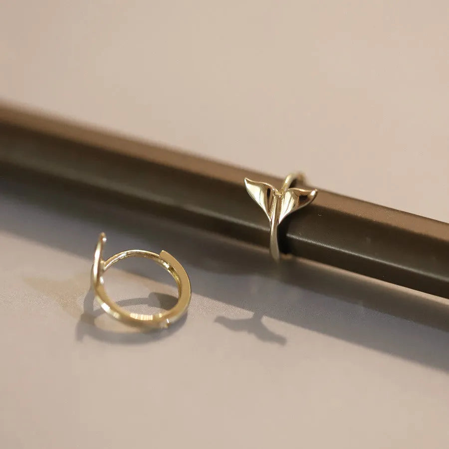 S925 sterling silver 14k gold plated women's fishtail ear ring with smooth surface and 8mm inner diameter.