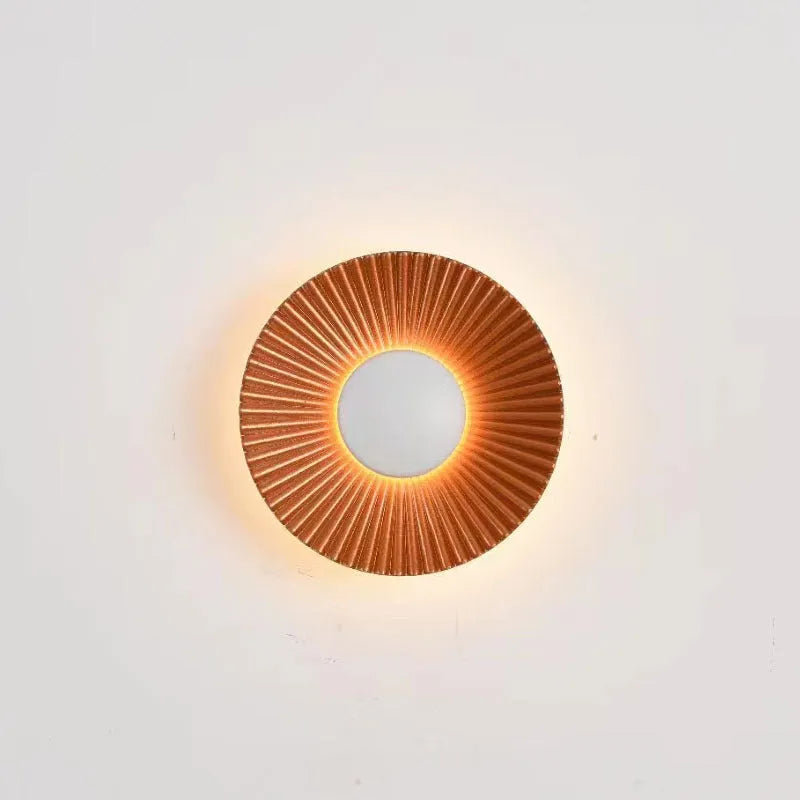 Round wall lamp with aluminium shade and LED lighting in white and gold two-tone colour option
