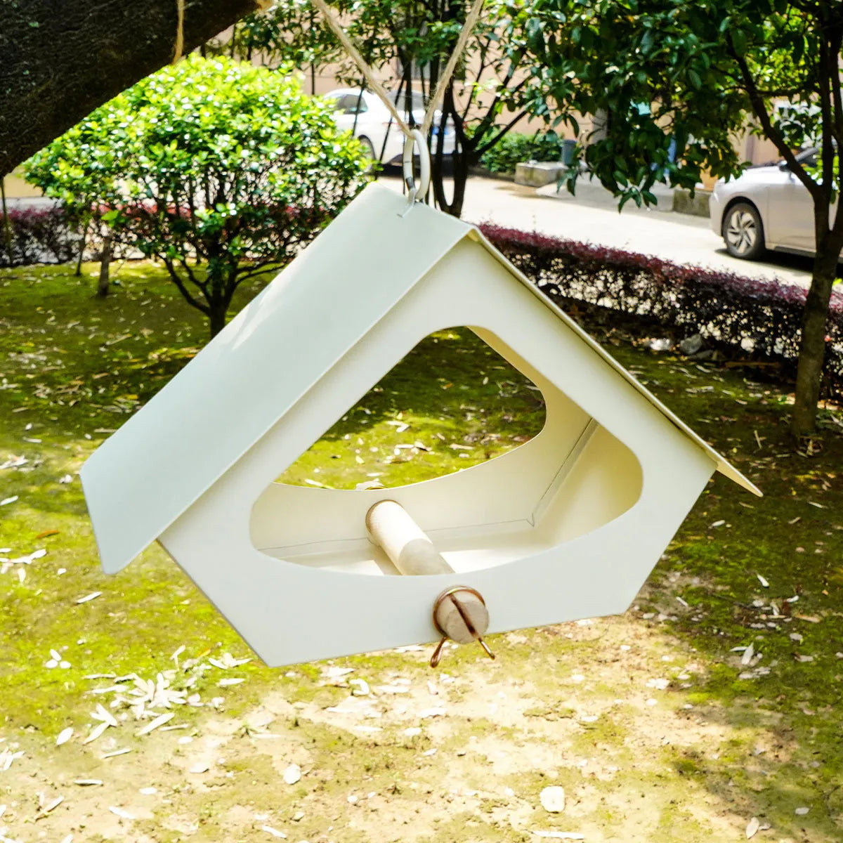 Iron bird nest feeder with rain cover in European modern simple style for garden decoration