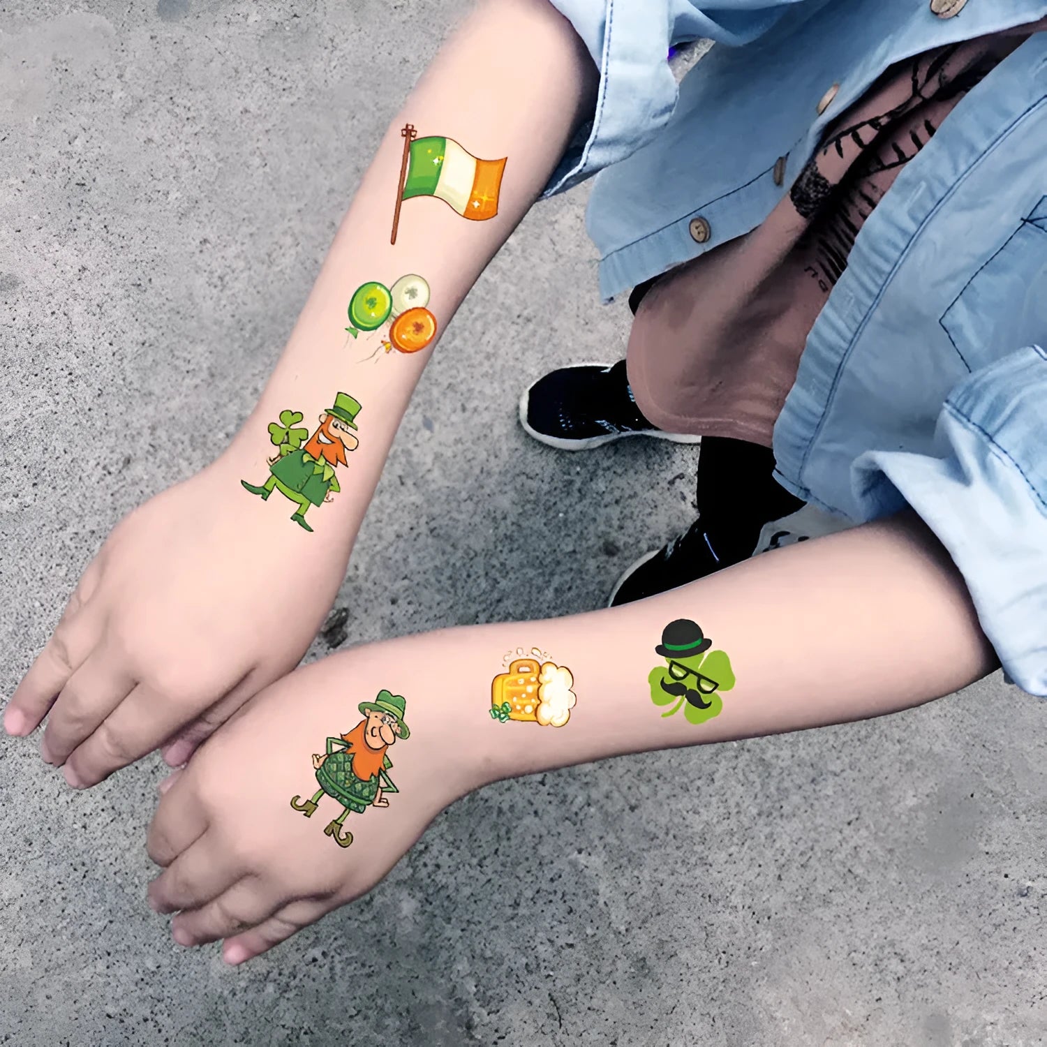 Children's temporary tattoo sticker with Irish festival clover design measuring 120 × 75mm