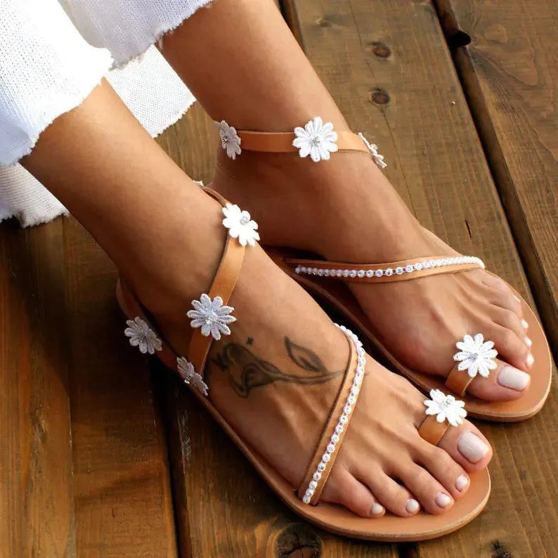 Brown ladies Roman sandals with flower decoration and flat rubber sole