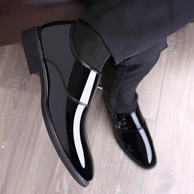 Men's black and brown business formal shoes with round toe and rubber soles