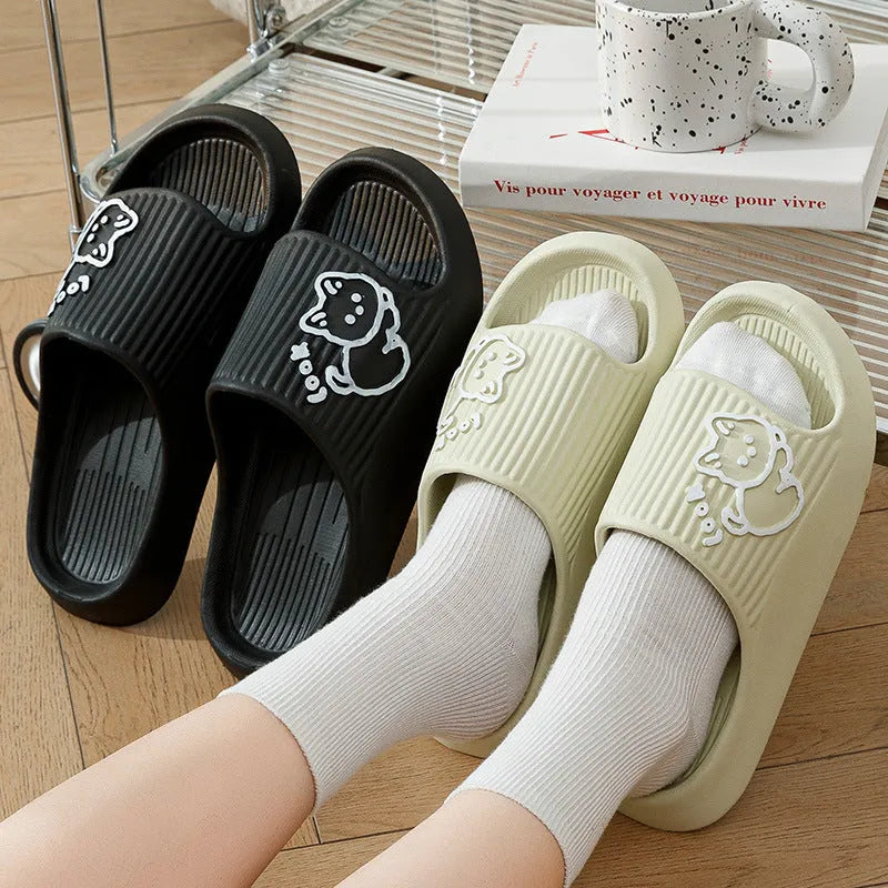 Women's thick-platform cat slippers in various colours on a non-slip EVA sole for indoor and outdoor use.