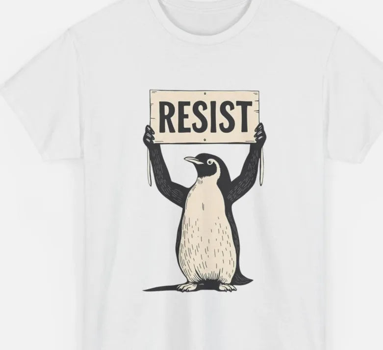 Loose-fit cotton T-shirt in black, short sleeves and round neck.