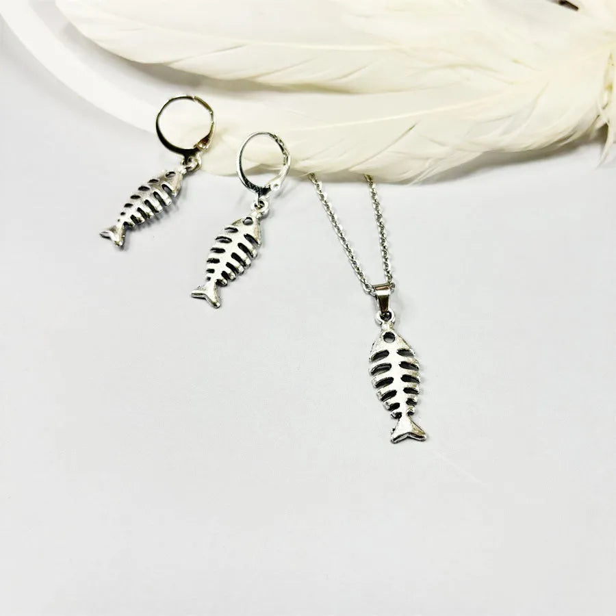 Fishbone pendant retro earrings with O-shaped chain design showing adjustable length