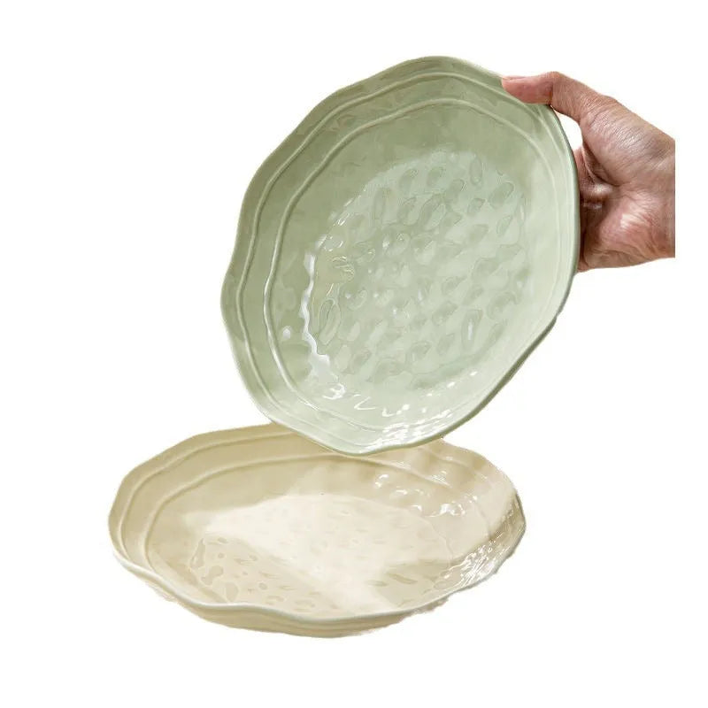 Solid colour ceramic tableware set with seven pieces in minimalist Japanese style design
