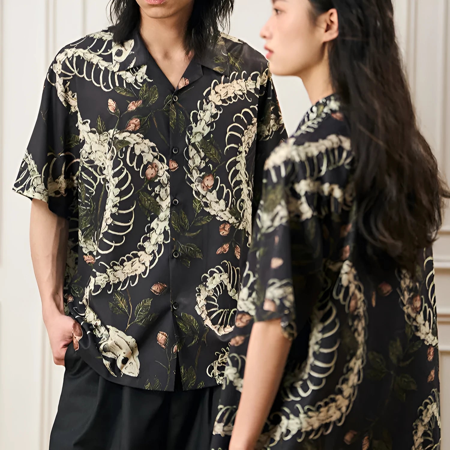 Snake bone pattern printed Cuban collar short sleeve shirt in loose fit cardigan style