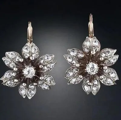 Retro creative silver fashion earrings for women with 40mm drop design