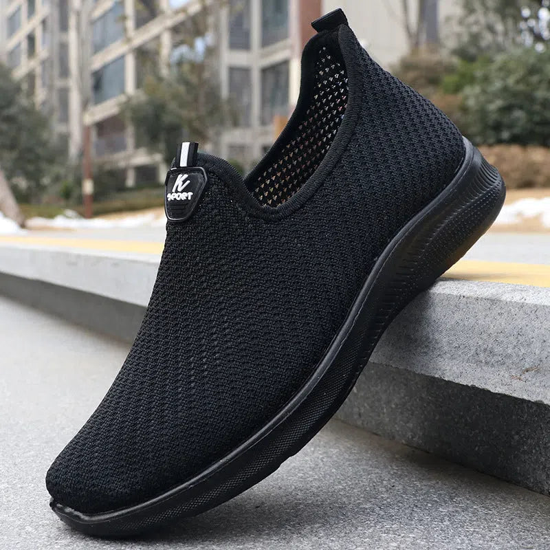 Men's breathable flyknit casual hiking shoes, low-top black rubber sole sneakers with round toe