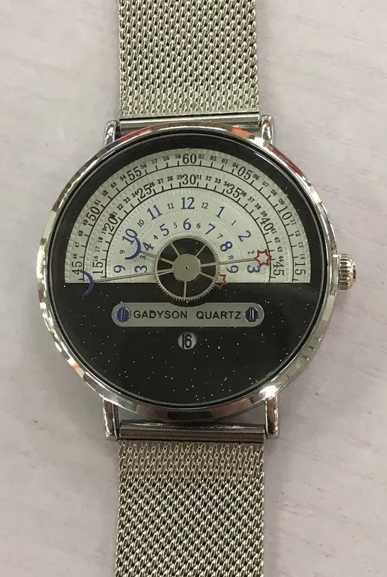 Men's sports quartz wristwatch with round 40mm dial, mineral glass lens, and stainless steel strap showing time display