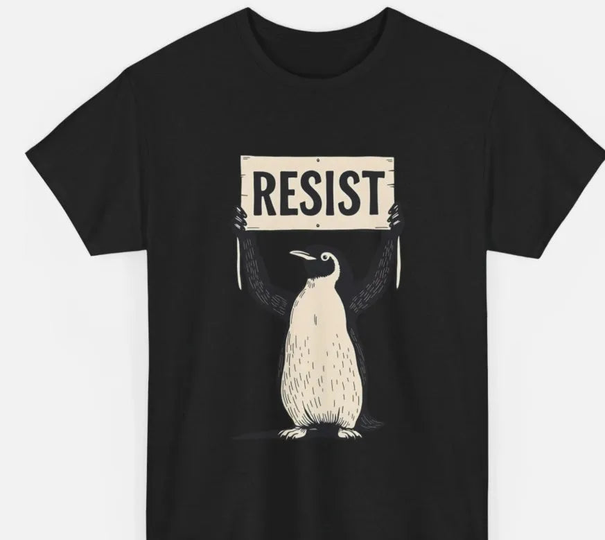 Loose-fit cotton T-shirt in black, short sleeves and round neck.