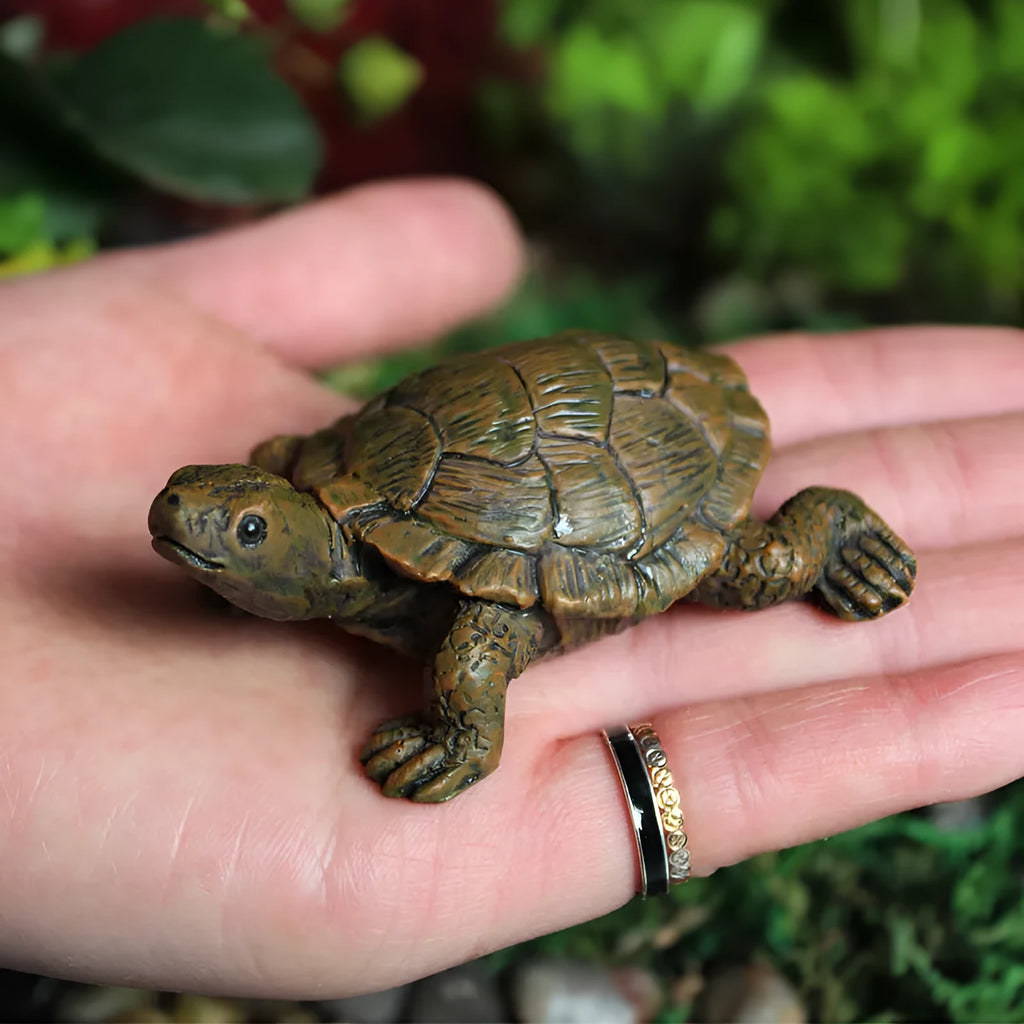 Resin turtle decoration for micro landscapes with simulation colouring