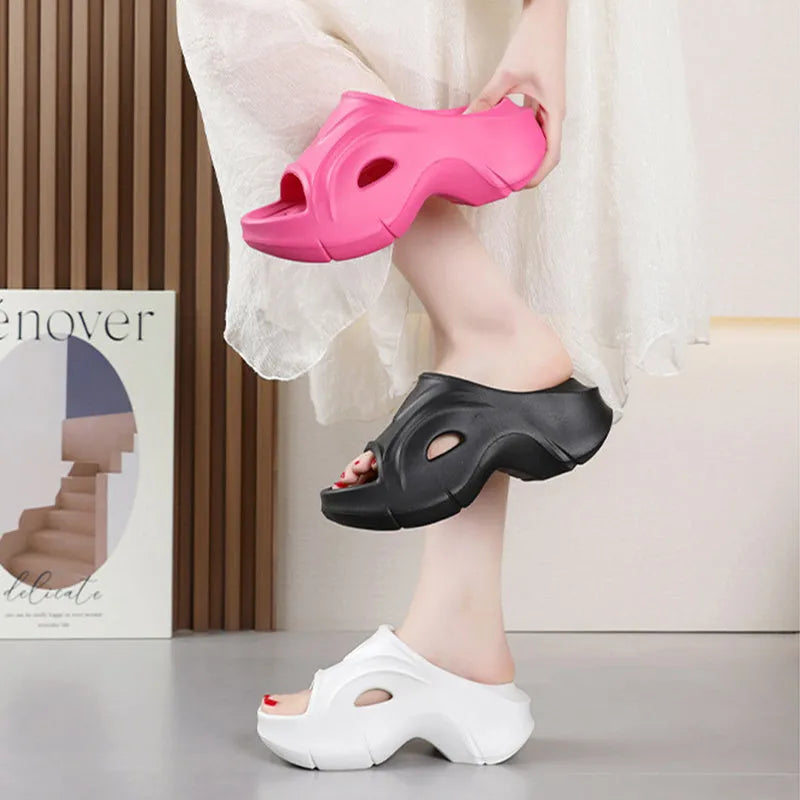 Women's white thick-soled summer slippers with round toe design for beach and outdoor use