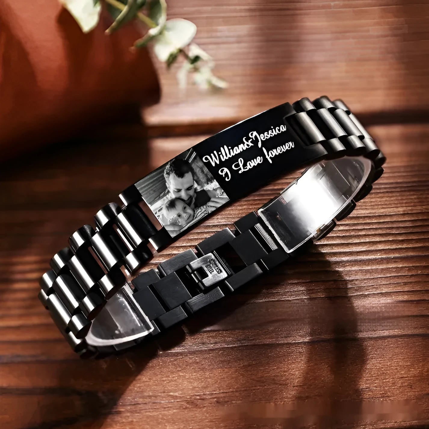 Men's bracelet with curved stainless steel lettering plate and titanium steel heart-shaped links