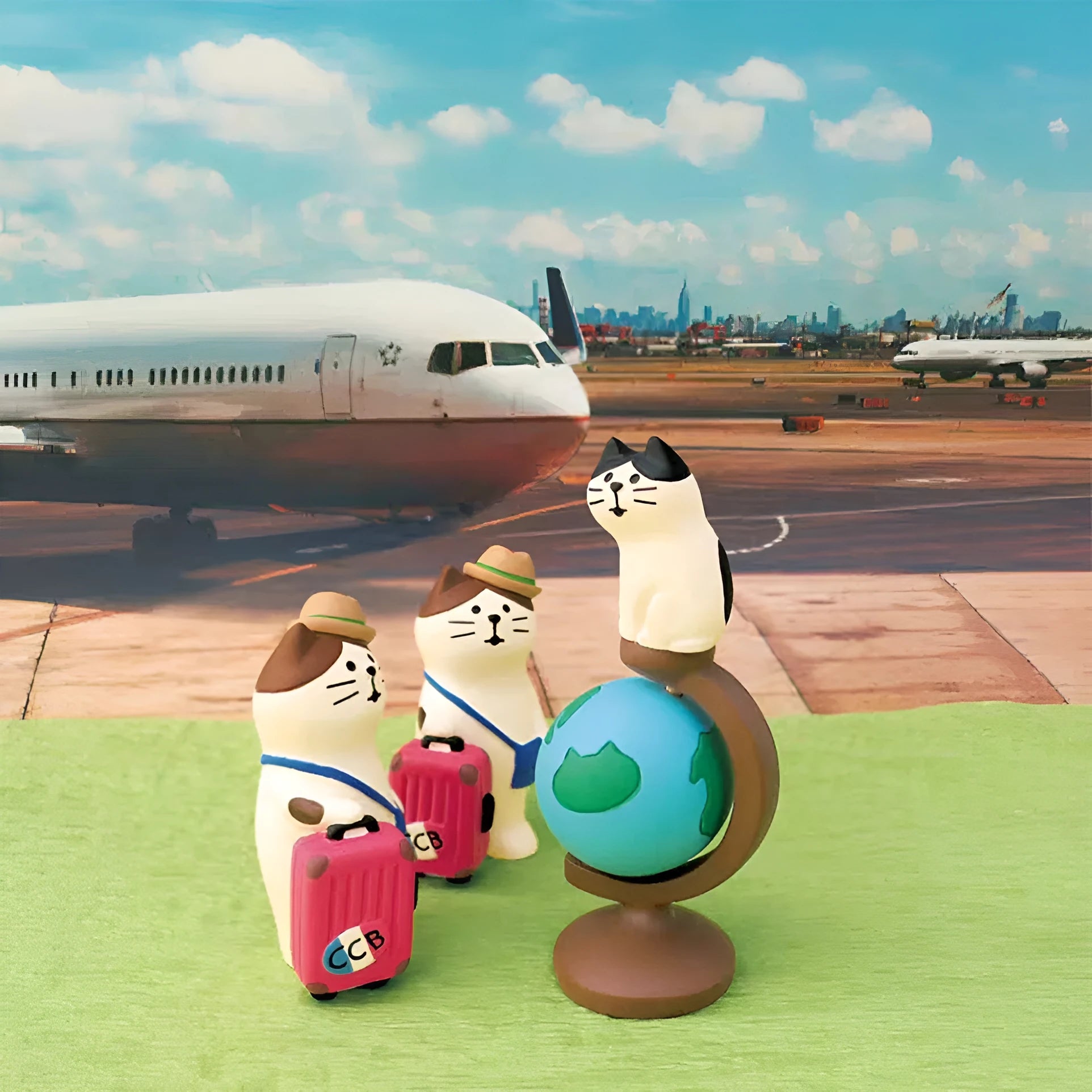 Cartoon cat resin figurine with Statue of Liberty and globe travel theme.