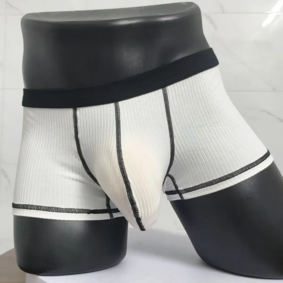 Men's slim-fit breathable boxer shorts in solid colours, shown in size range L to 3XL.