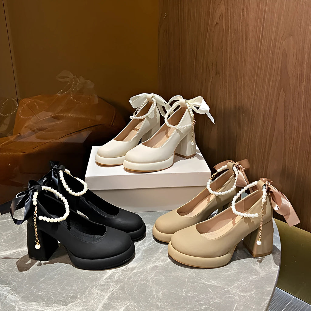 Women's beige Mary Jane shoes with chunky heel and ankle-strap buckle on round toe