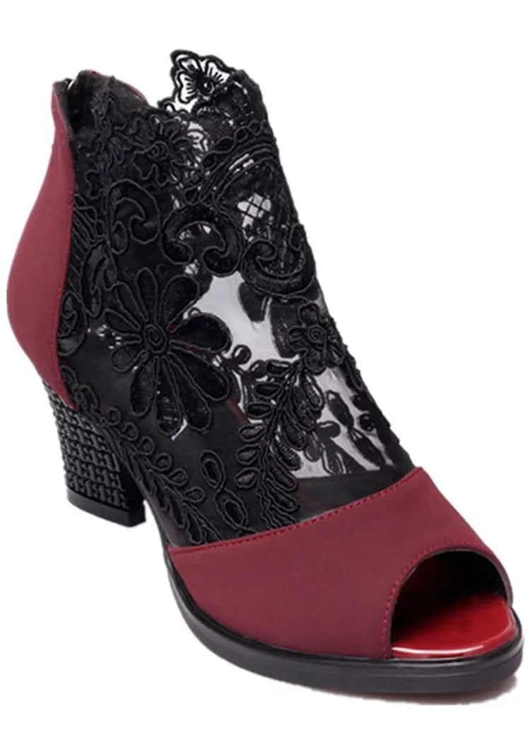 Women's black lace gladiator sandals with square high heels and floral decoration