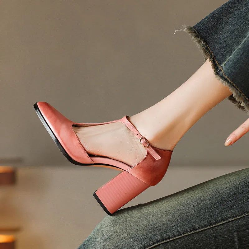 Baotou women's retro pointed-toe Mary Jane shoes in dark brown with a buckle fastening.