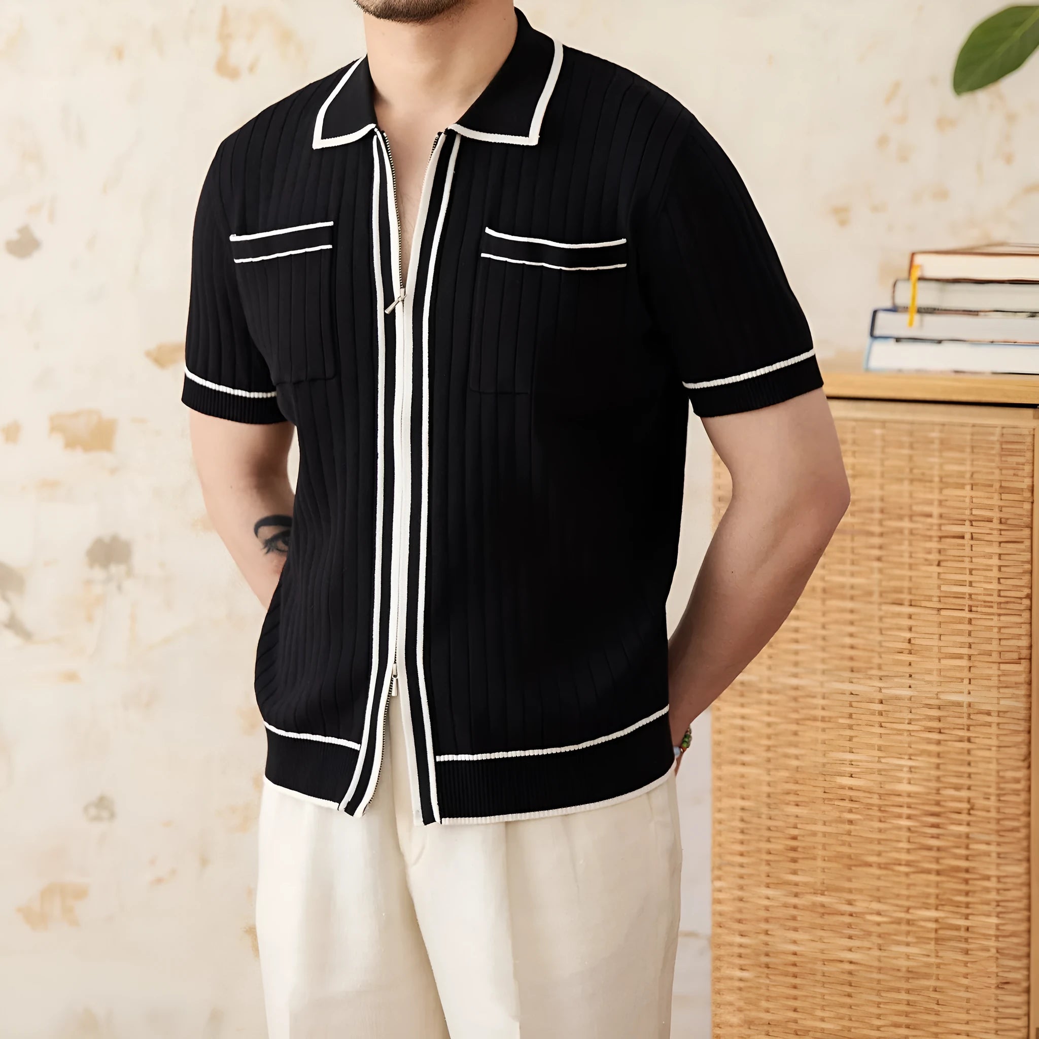Slim fit lapel polo shirt in black with short sleeves and elastic knitting