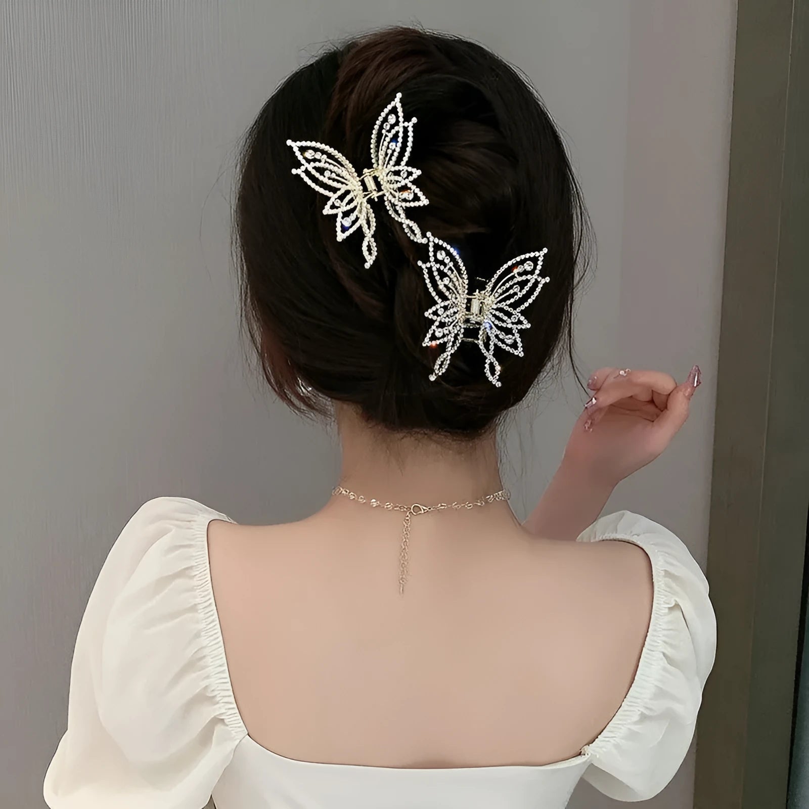 Butterfly decorative barrette hair clip for women in alloy with electroplated finish