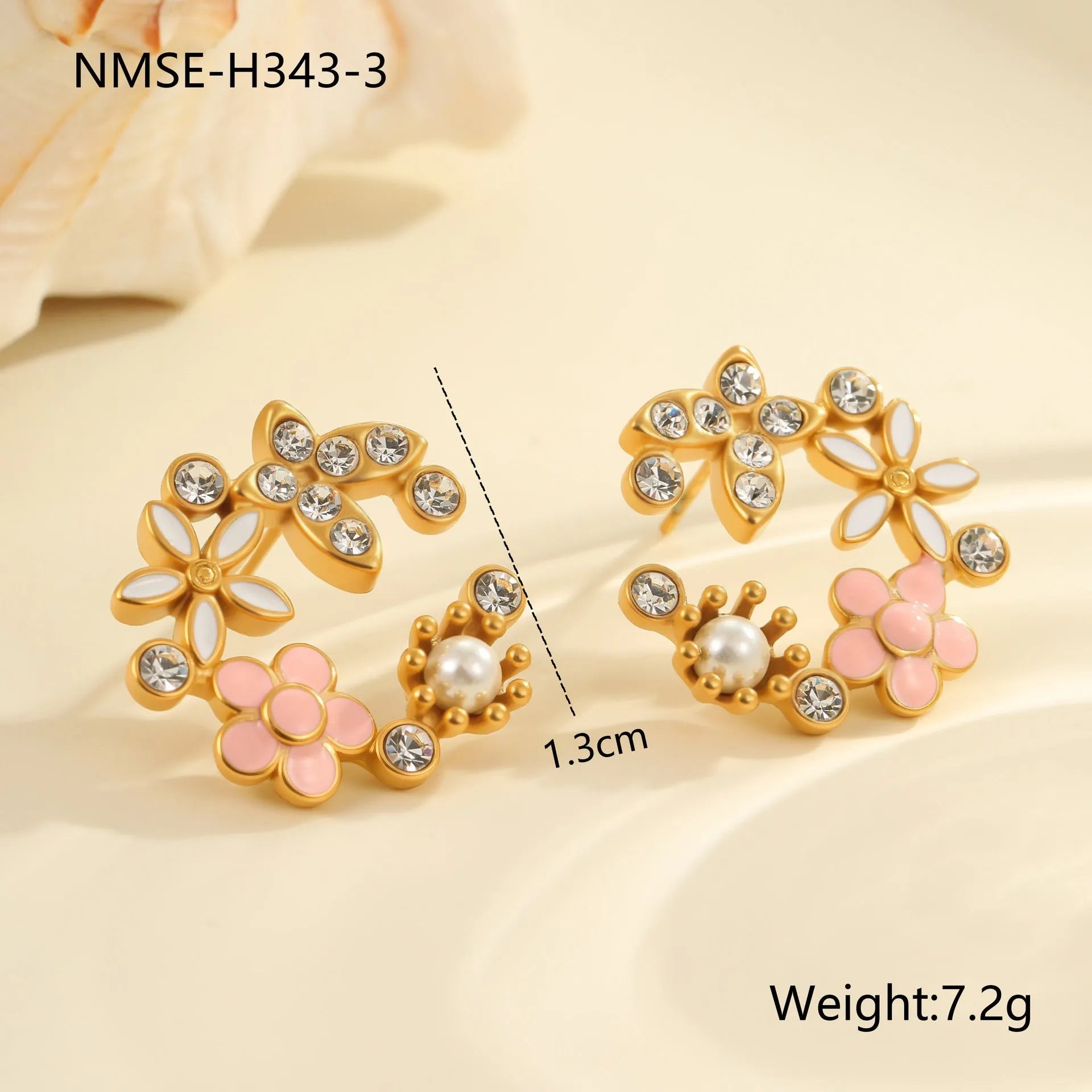 Flower shaped stud earrings with petal design in 18K gold plated stainless steel