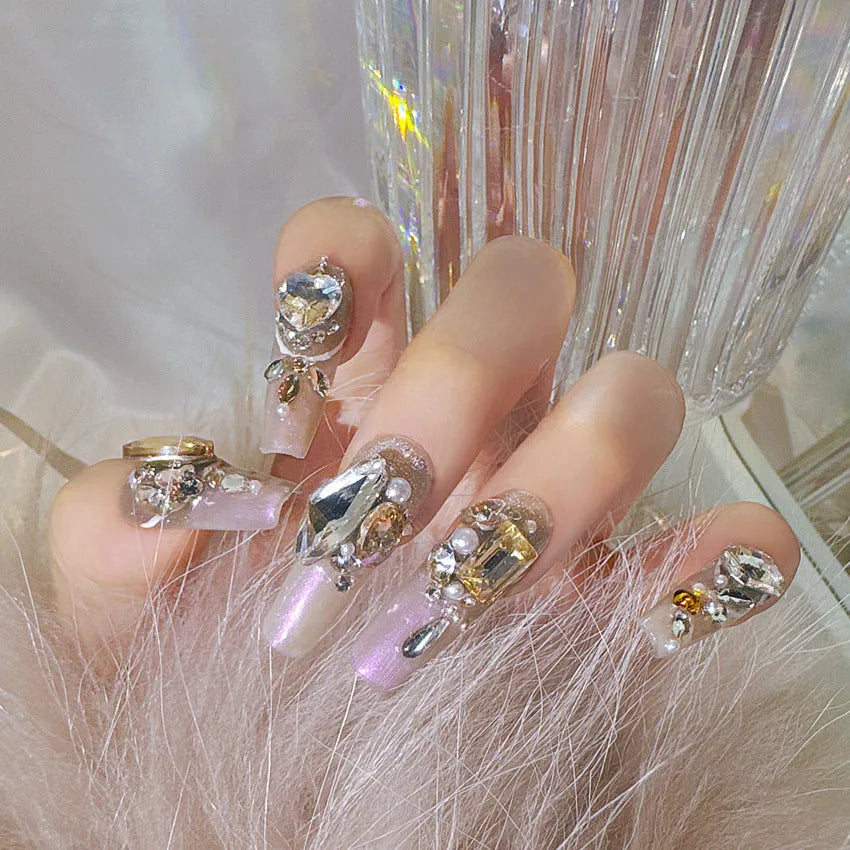 Artificial nail kit with rhinestone designs and phototherapy sealing layer on card packaging