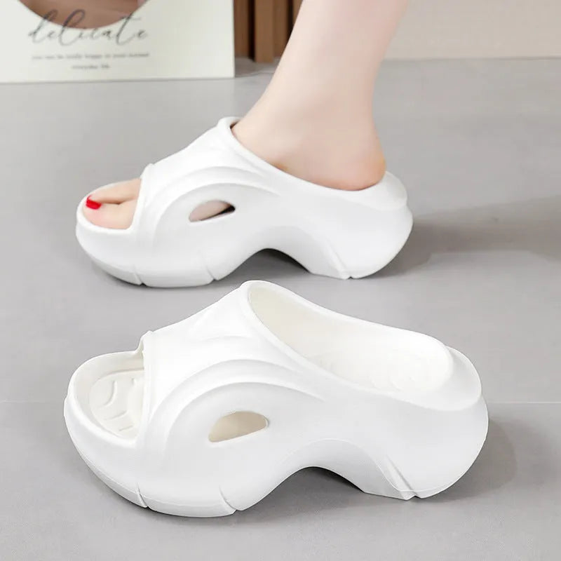Women's white thick-soled summer slippers with round toe design for beach and outdoor use