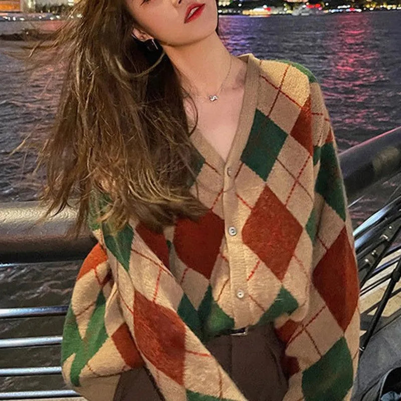 Knitted casual cardigan in macaron colours with regular sleeves and medium thickness