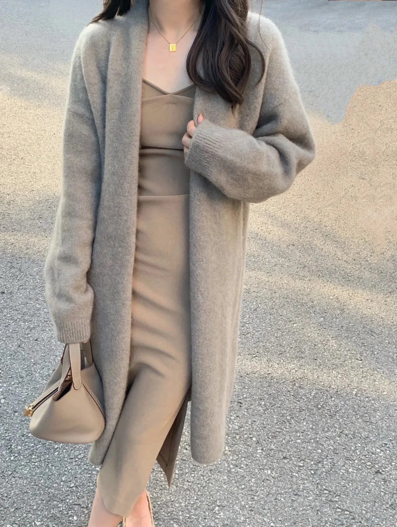 Women's knitted V-neck mid-length cardigan in polyester fabric