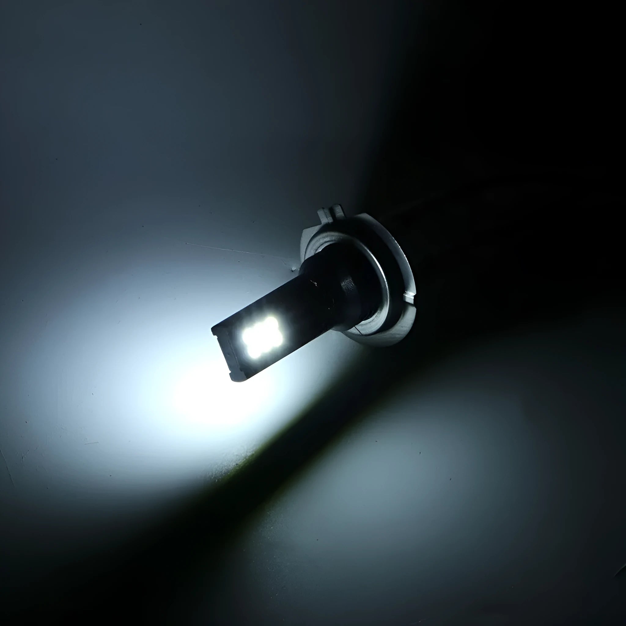 H7 110W LED fog light bulb with 12 SMD LEDs and aluminium housing