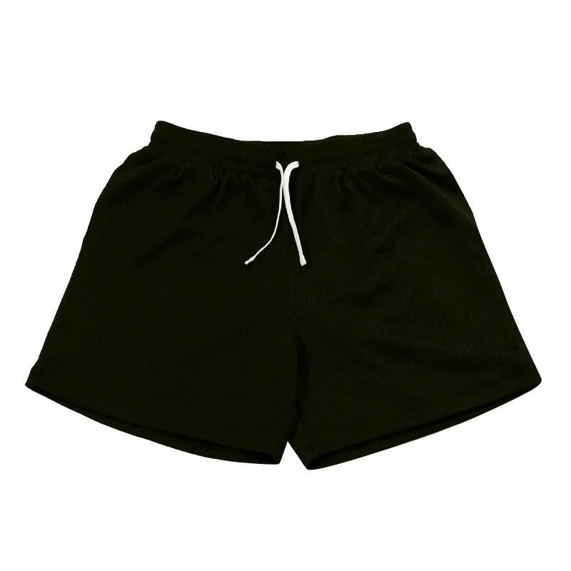 Men's solid colour mesh quick-drying sports shorts for running and fitness.