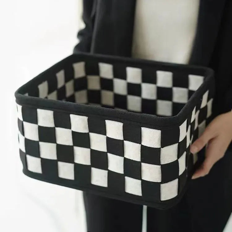 Checkerboard pattern woven felt storage basket showing 37×29×19.5cm dimensions and folding design