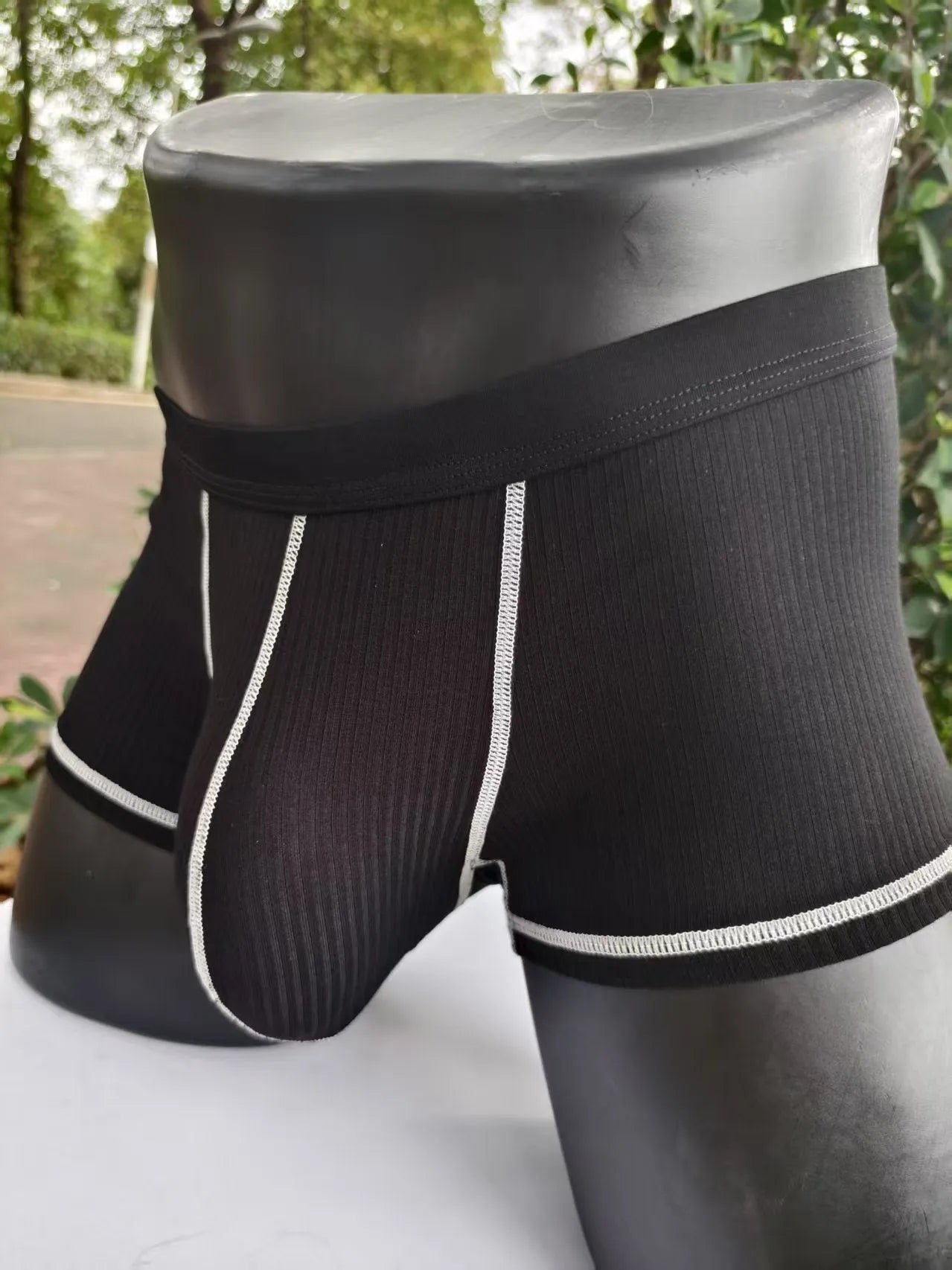 Men's slim-fit breathable boxer shorts in solid colours, shown in size range L to 3XL.