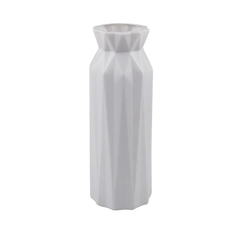 Green drop-resistant melamine vase with a 7.2cm base on a wooden table.