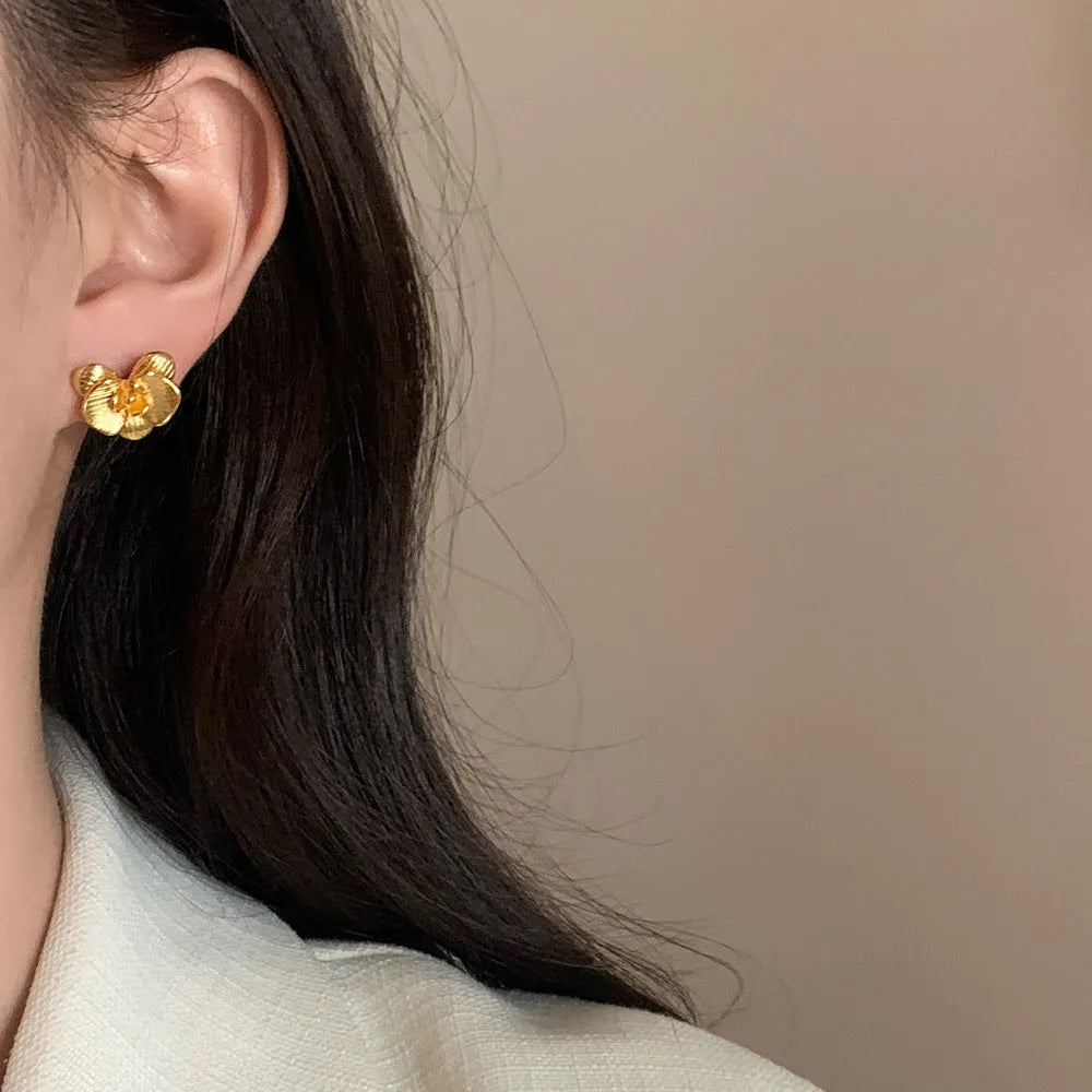 Women's retro flower earrings with petal design in gold or silver electroplated finish