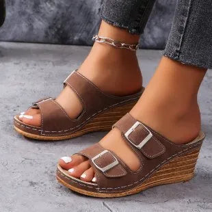 Women's creamy-white wedge beach slippers with buckle strap closure on rubber sole