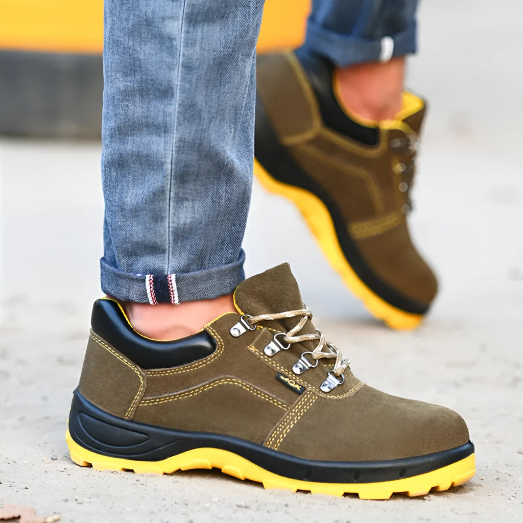 Bronze leather men's safety shoes with steel toe cap and non-slip patterned sole