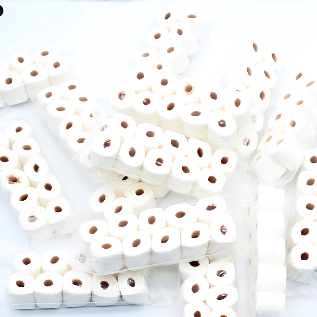 Simulated paper tissue roll model for dollhouses, dimensions 30x15x80mm.