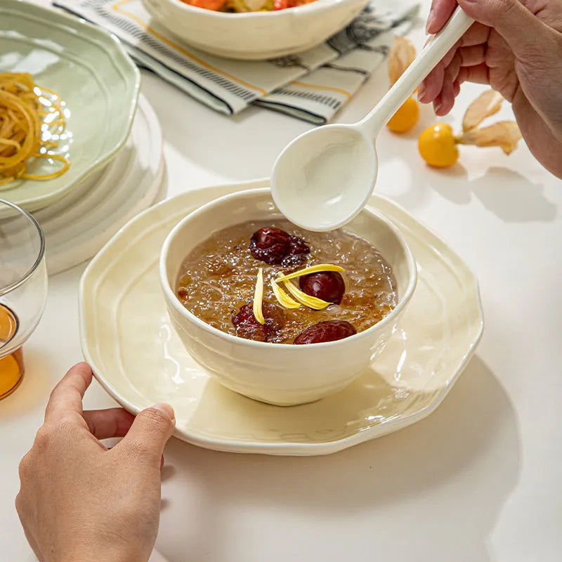 Solid colour ceramic tableware set with seven pieces in minimalist Japanese style design